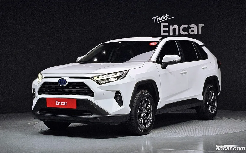 Toyota RAV4 2.5 2WD XLE 2023 — photo 1, buy with delivery to Moscow