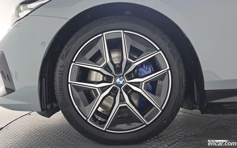BMW i5 xDrive 40 M 2025 — thumbnail 5
