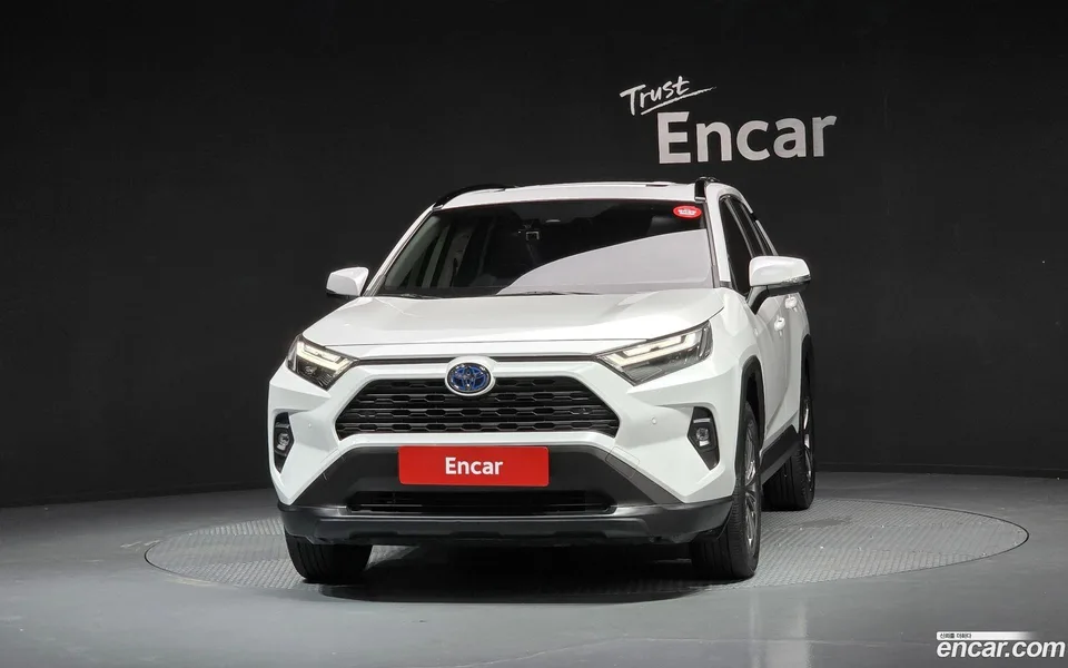 Toyota RAV4 2.5 2WD XLE 2023 — thumbnail 3