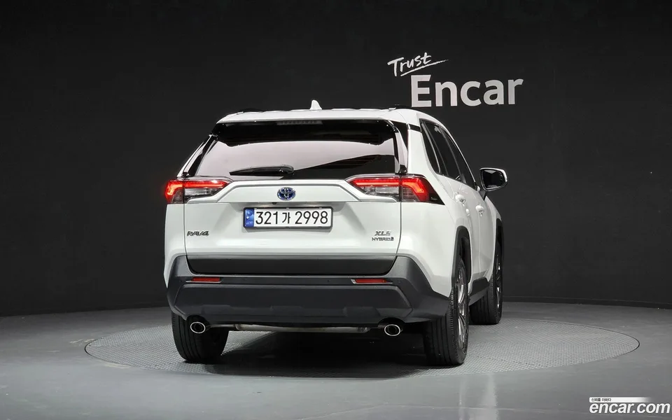 Toyota RAV4 2.5 2WD XLE 2023 — thumbnail 4