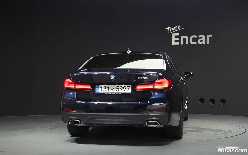 BMW 5 Series 520i M 2022 — thumbnail 4