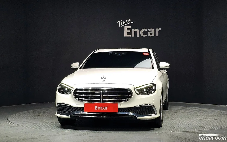 Mercedes-Benz E-Class E250 2023 — thumbnail 3