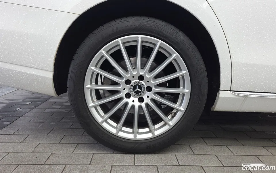 Mercedes-Benz E-Class E250 2023 — thumbnail 5