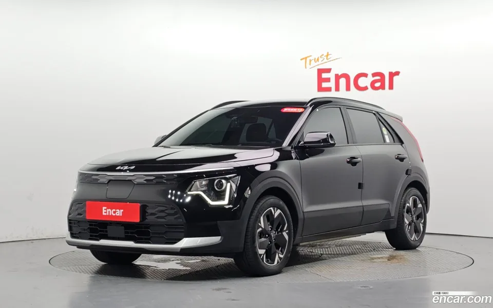 Kia Niro EV 2023 — photo 1, buy with delivery to Moscow