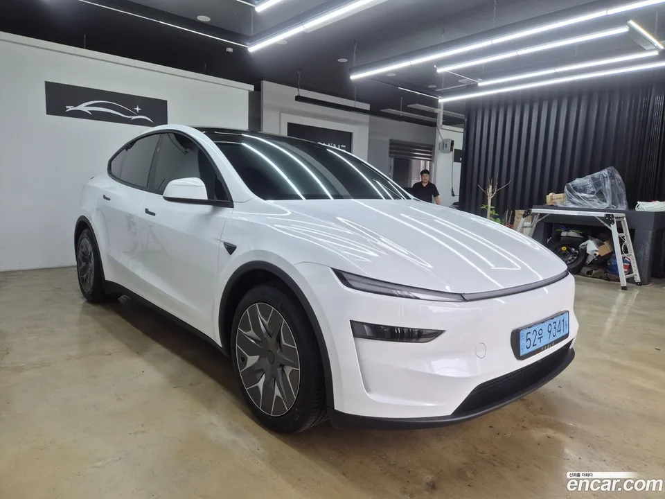 Tesla Model Y L AWD 2026 — thumbnail 3