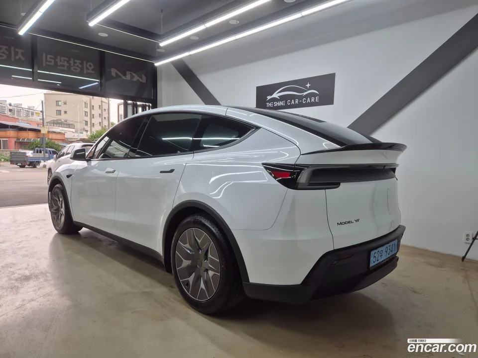 Tesla Model Y L AWD 2026 — thumbnail 4