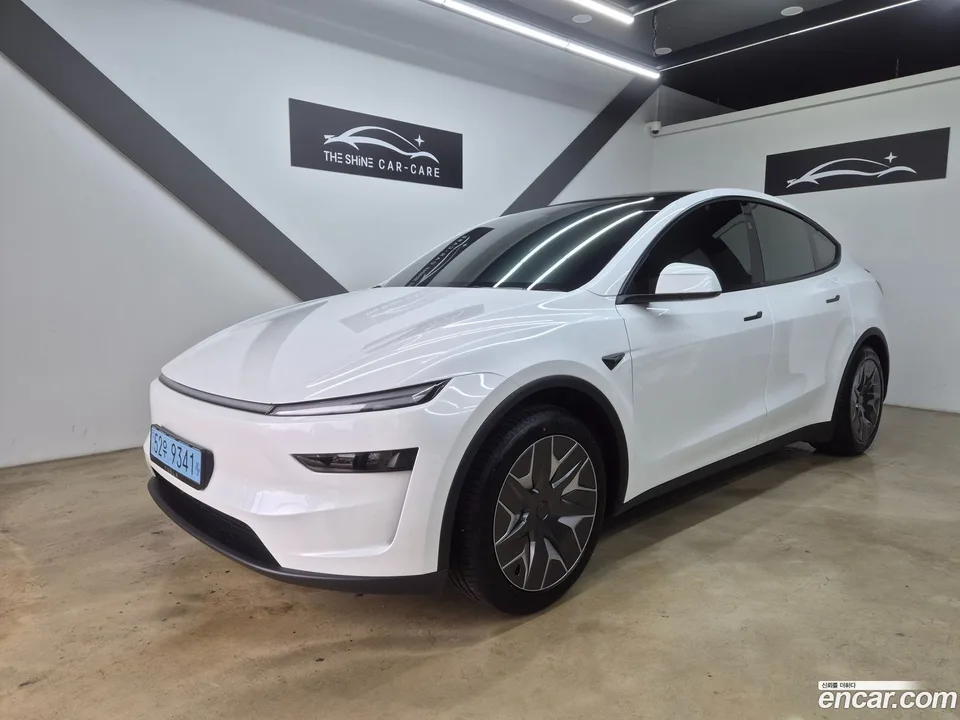 Tesla Model Y L AWD 2026 — photo 1, buy with delivery to Moscow