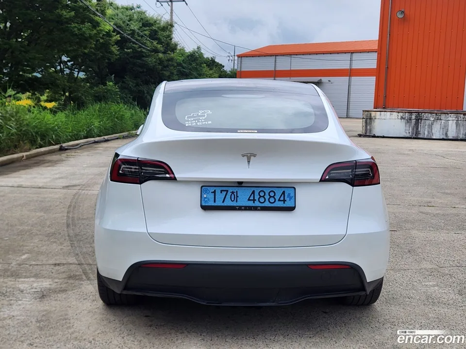 Tesla Model Y RWD 2025 — thumbnail 4