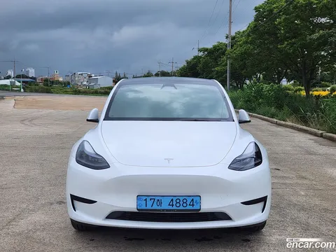 Tesla Model Y 2025