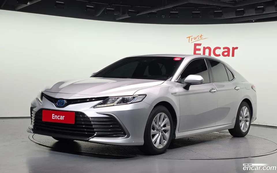 Toyota Camry 2.5 LE 2022 — photo 1, buy with delivery to Moscow