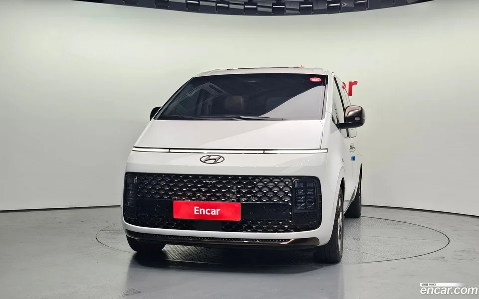 Hyundai Staria 4WD 7 2023 — thumbnail 3
