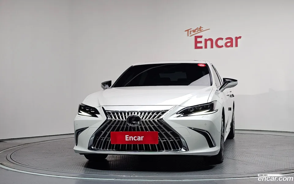Lexus ES 300h 2025 — thumbnail 3