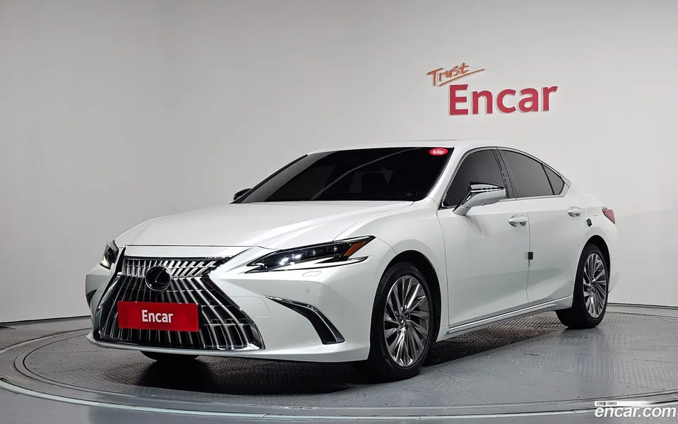 Lexus ES 300h 2025 — photo 1, buy with delivery to Moscow