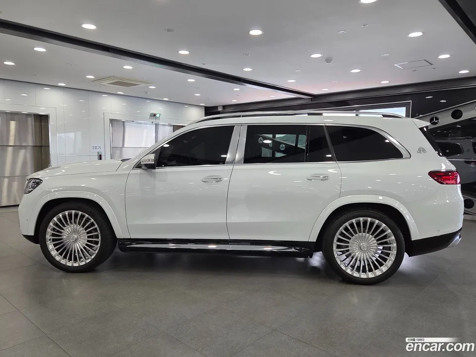 Mercedes-Benz GLS-Class GLS600 4MATIC 2025 — thumbnail 4