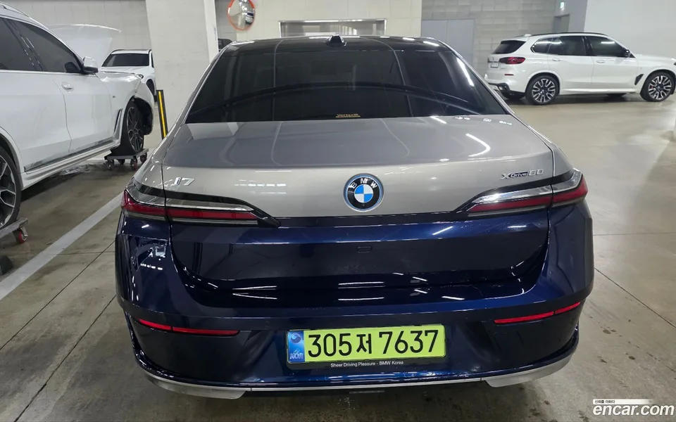 BMW i7 xDrive 60 2022 — thumbnail 2