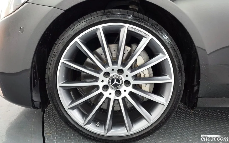 Mercedes-Benz E-Class E350 4MATIC AMG Line 2022 — thumbnail 2