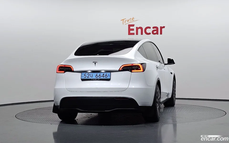 Tesla Model Y RWD 2023 — thumbnail 4