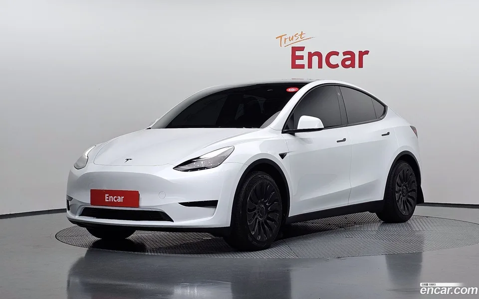 Tesla Model Y RWD 2023 — photo 1, buy with delivery to Moscow