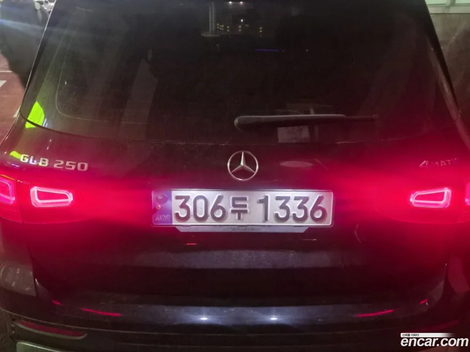 Mercedes-Benz GLB-Class 2023