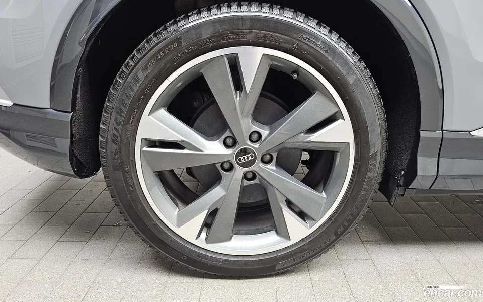 Audi Q4 e-tron 40 2022 — thumbnail 2