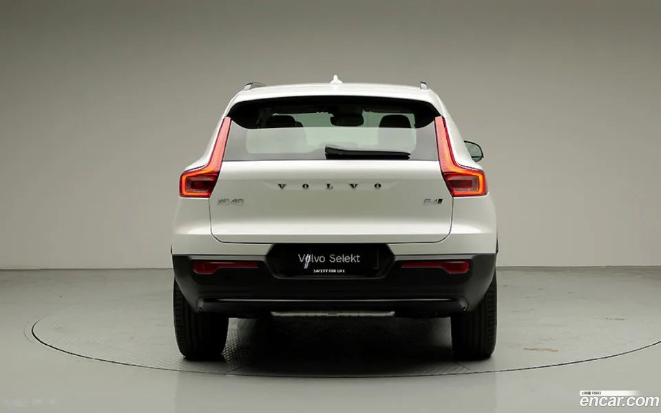 Volvo XC40 B4 2025 — thumbnail 5