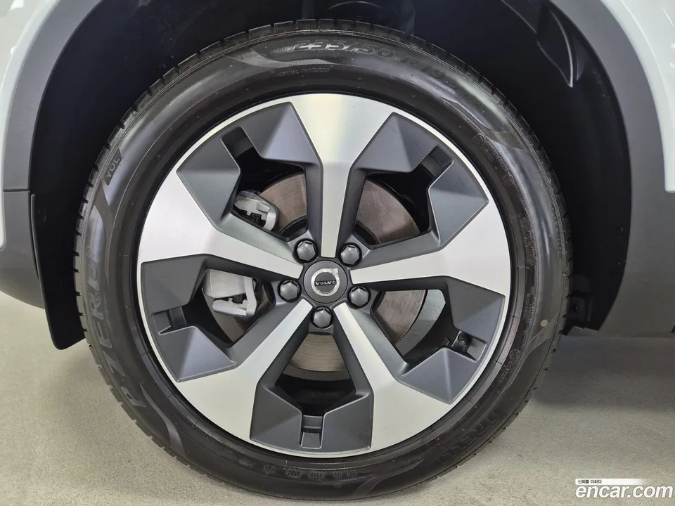 Volvo XC40 B4 2025 — thumbnail 5