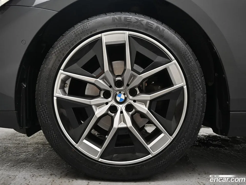 BMW 5 Series 523d 2023 — thumbnail 2