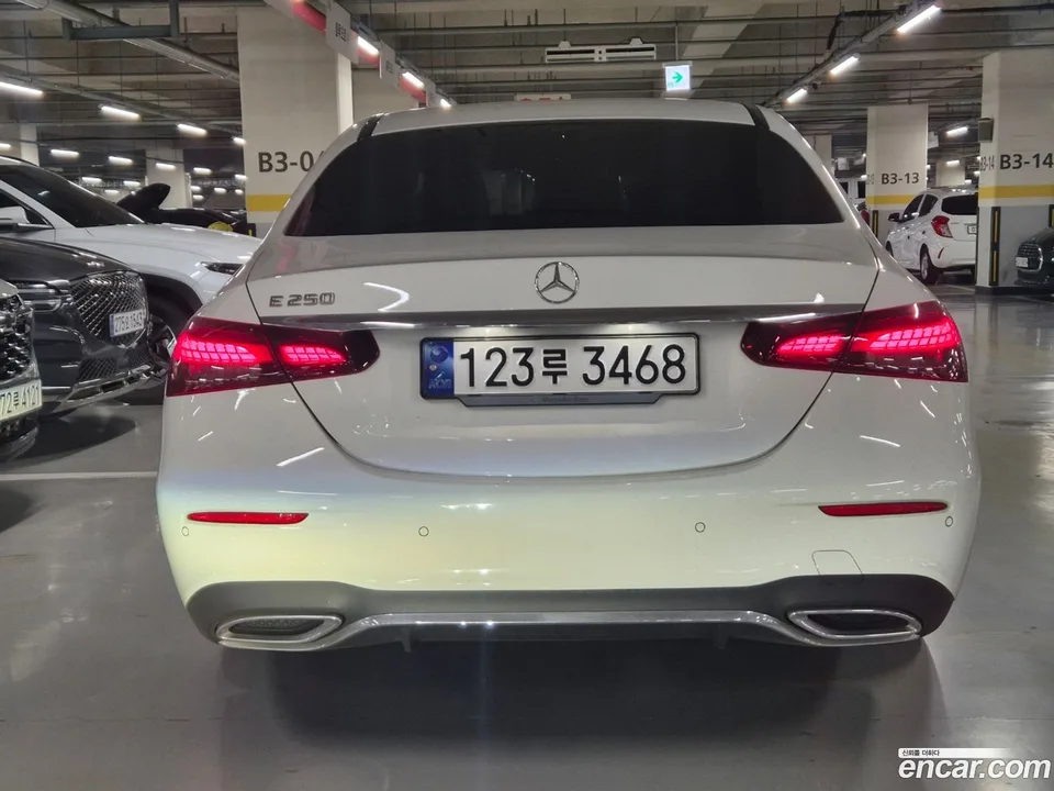 Mercedes-Benz E-Class E250 AMG Line 2023 — thumbnail 2