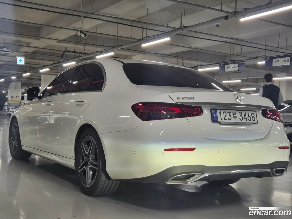 Mercedes-Benz E-Class E250 AMG Line 2023 — thumbnail 3