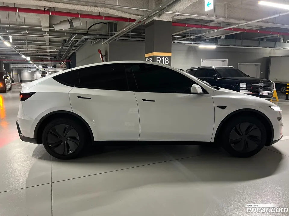 Tesla Model Y RWD 2026 — thumbnail 4