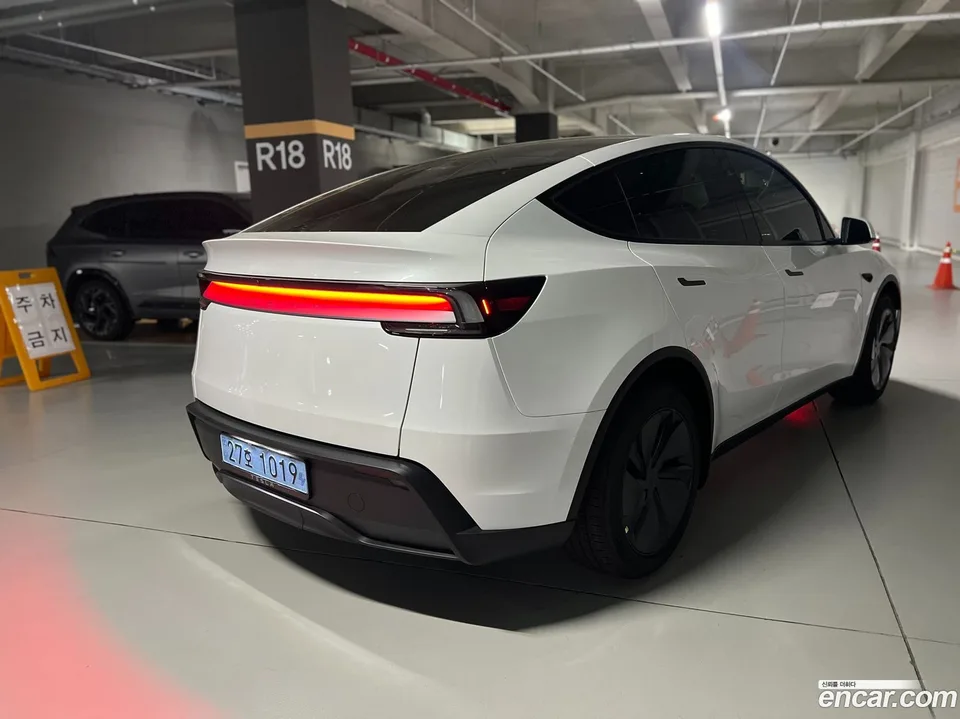 Tesla Model Y RWD 2026 — thumbnail 5