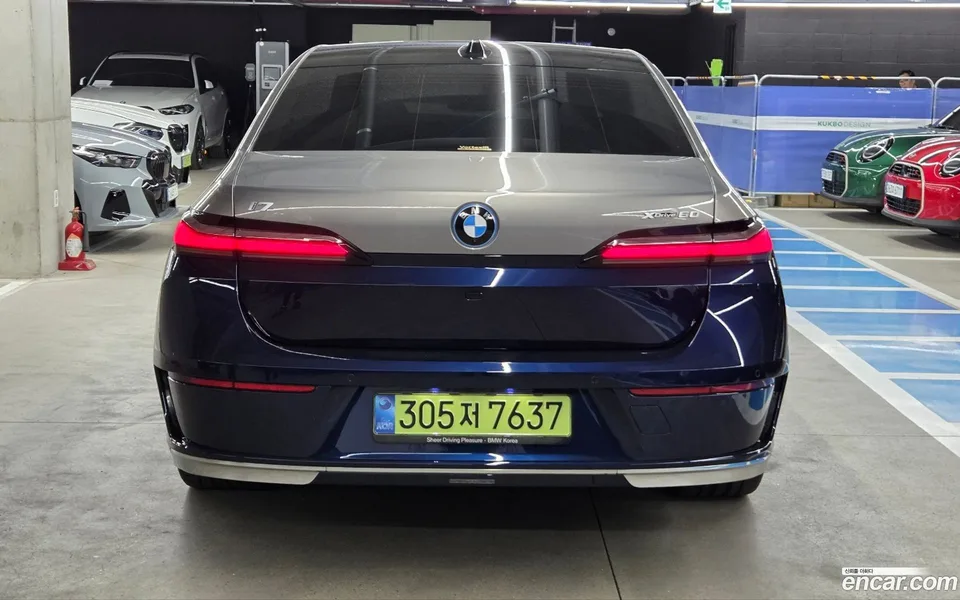 BMW i7 xDrive 60 2022 — thumbnail 4
