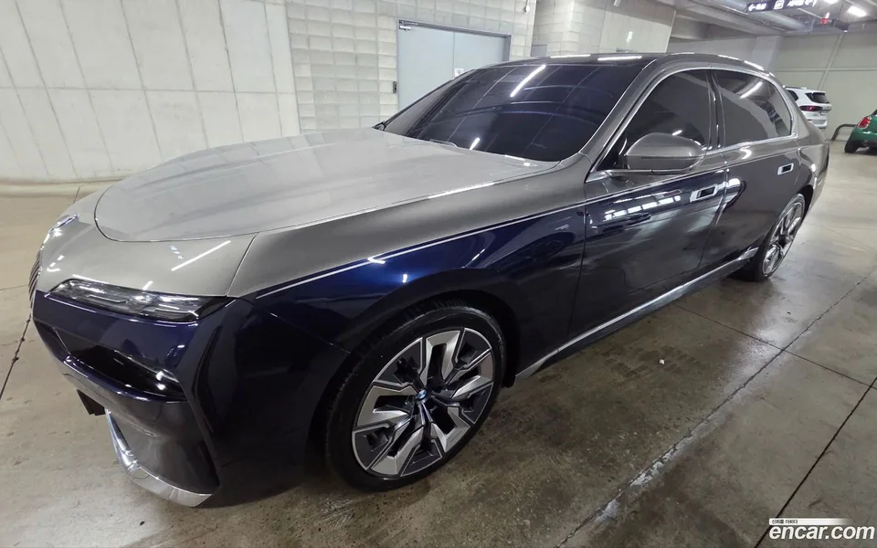 BMW i7 xDrive 60 2022 — photo 1, buy with delivery to Moscow