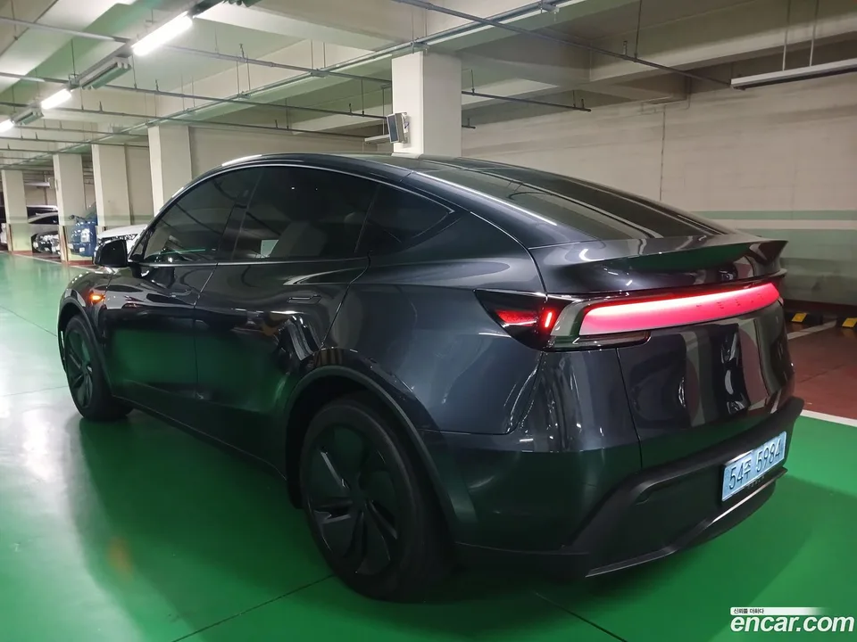 Tesla Model Y RWD 2026 — thumbnail 2
