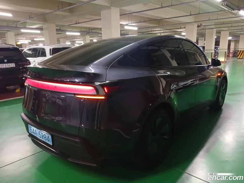 Tesla Model Y RWD 2026 — thumbnail 4