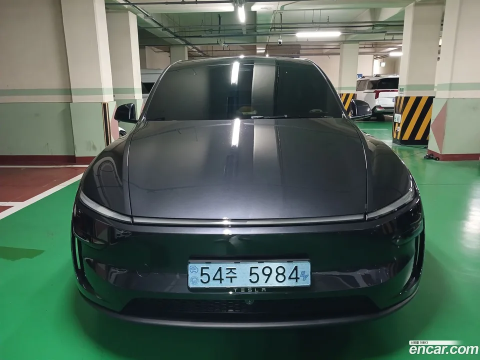 Tesla Model Y RWD 2026 — photo 1, buy with delivery to Moscow