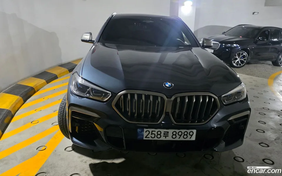 BMW X6 M50i 2022 — photo 1, buy with delivery to Moscow