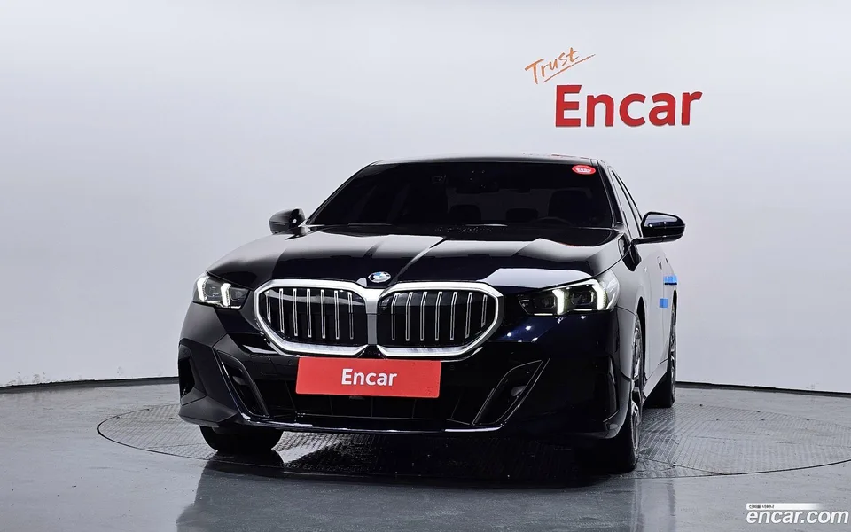 BMW 5 Series 520i M 2025 — thumbnail 3