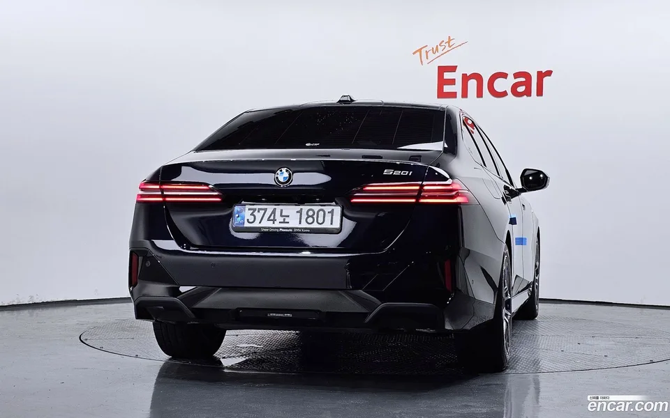 BMW 5 Series 520i M 2025 — thumbnail 4