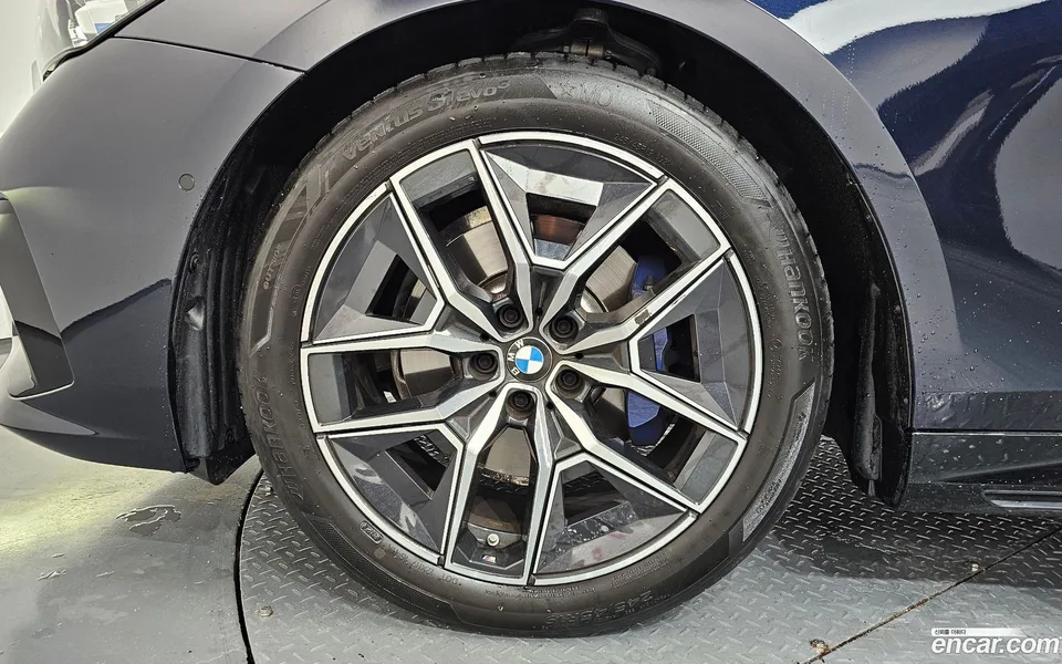 BMW 5 Series 520i M 2025 — thumbnail 5