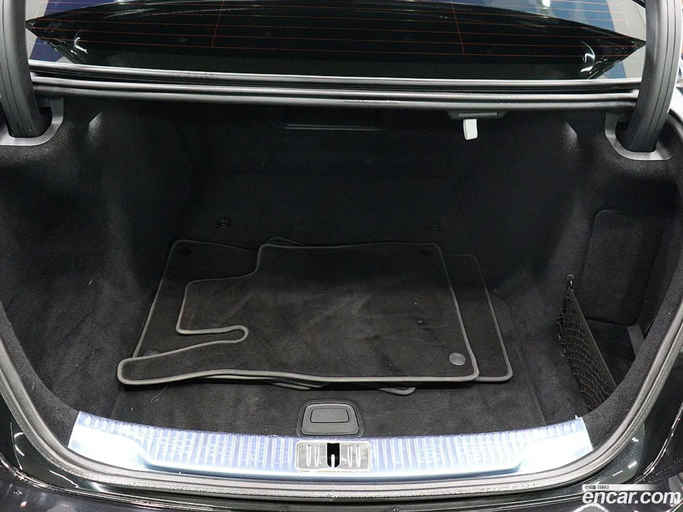 Mercedes-Benz S-Class S350 d 2023 — thumbnail 2