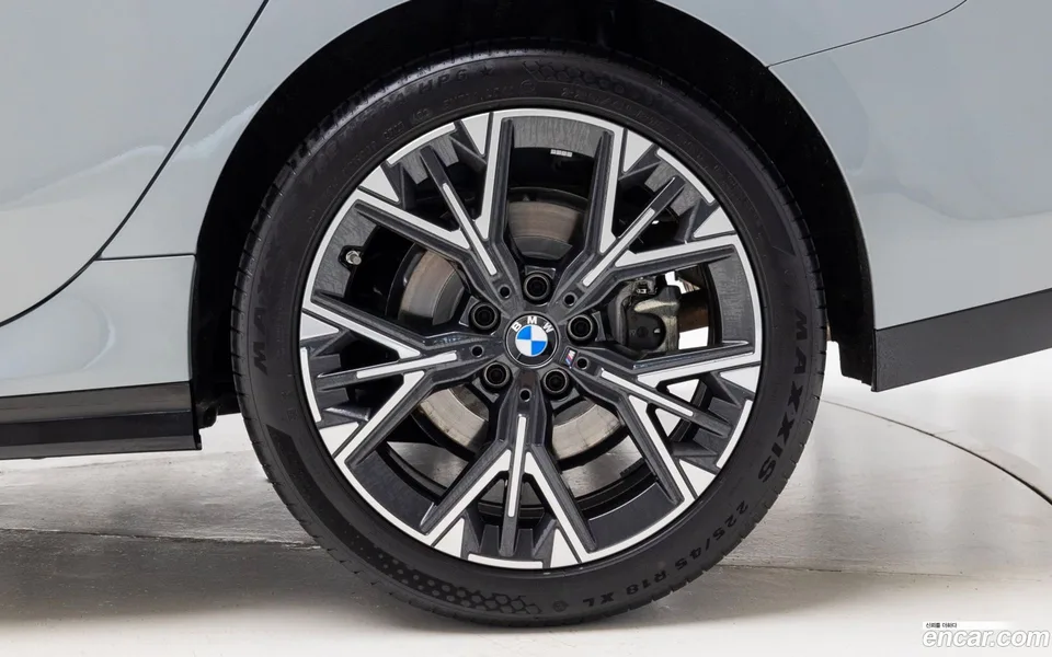 BMW 2 Series Gran Coupe 220 M 2025 — thumbnail 2