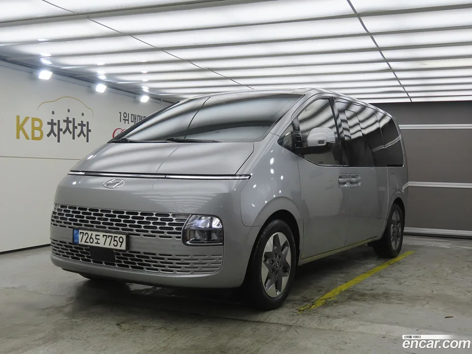 Hyundai Staria 11 2023 — photo 1, buy with delivery to Moscow