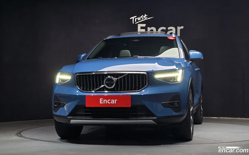 Volvo XC40 B4 2025 — thumbnail 3