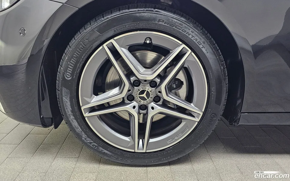 Mercedes-Benz E-Class E250 AMG Line 2023 — thumbnail 2