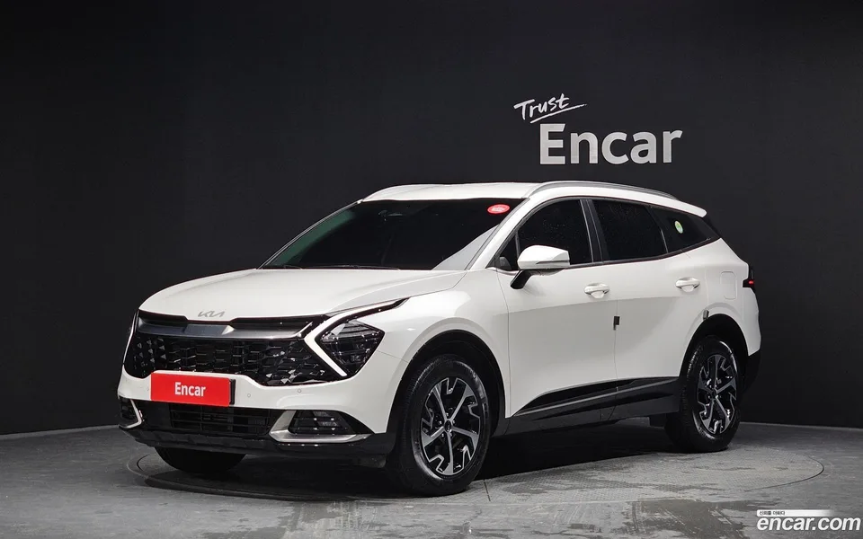Kia Sportage Hybrid 2WD 2023 — photo 1, buy with delivery to Moscow