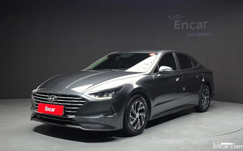 Hyundai Sonata Hybrid 2022 — photo 1, buy with delivery to Moscow