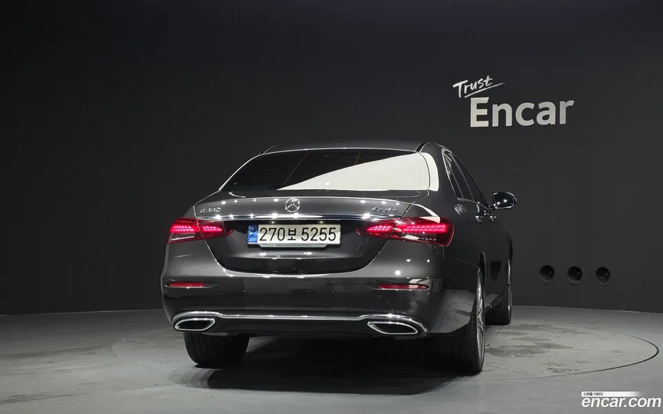 Mercedes-Benz E-Class E350 4MATIC 2022 — thumbnail 4