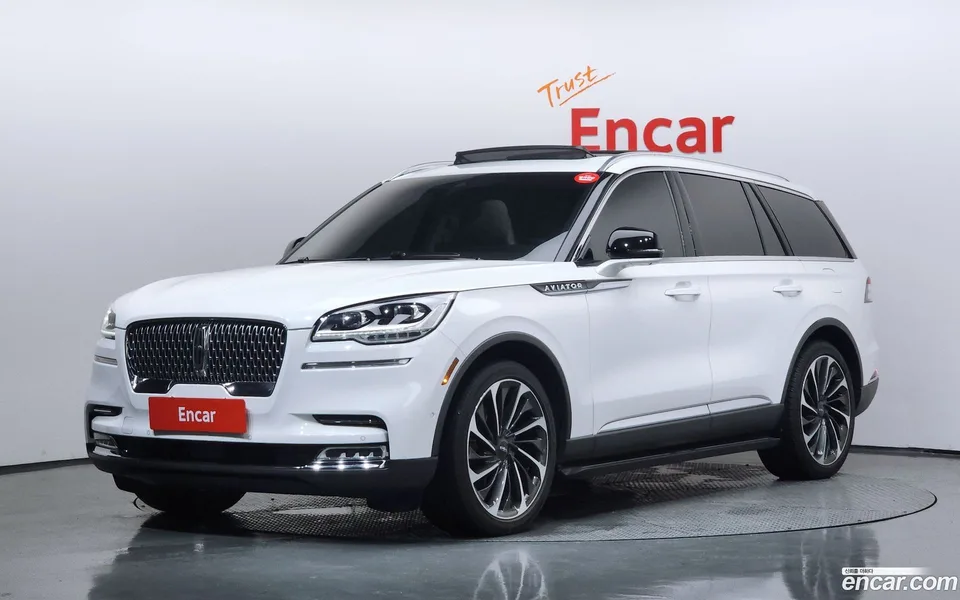 Lincoln Aviator 3.0 AWD 2023 — photo 1, buy with delivery to Moscow