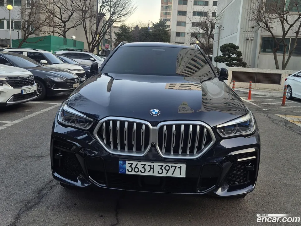 BMW X6 xDrive40i M 2023 — photo 1, buy with delivery to Moscow
